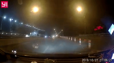 Nhieu xe may chay nguoc chieu voi toc do cao hinh anh