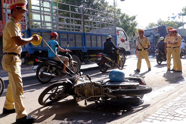 Nu sinh tu nan khi di be trap hinh anh