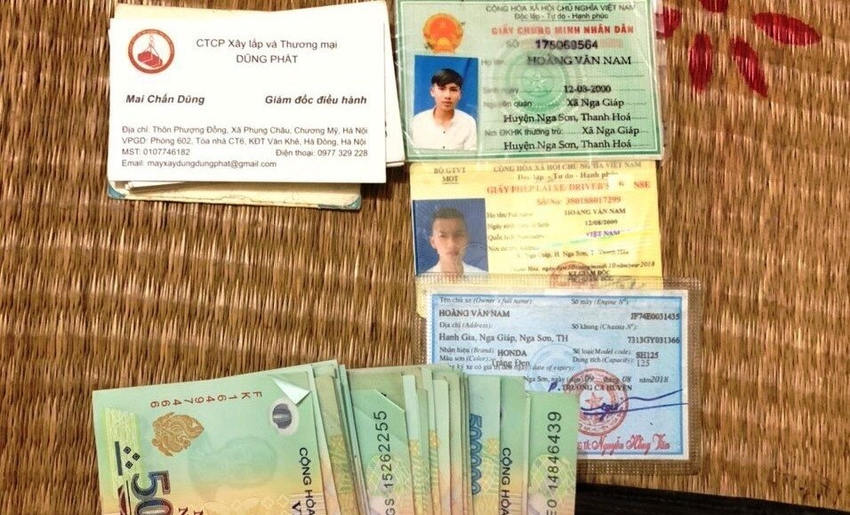 CSGT tim chu nhan chiec vi co 20 trieu hinh anh