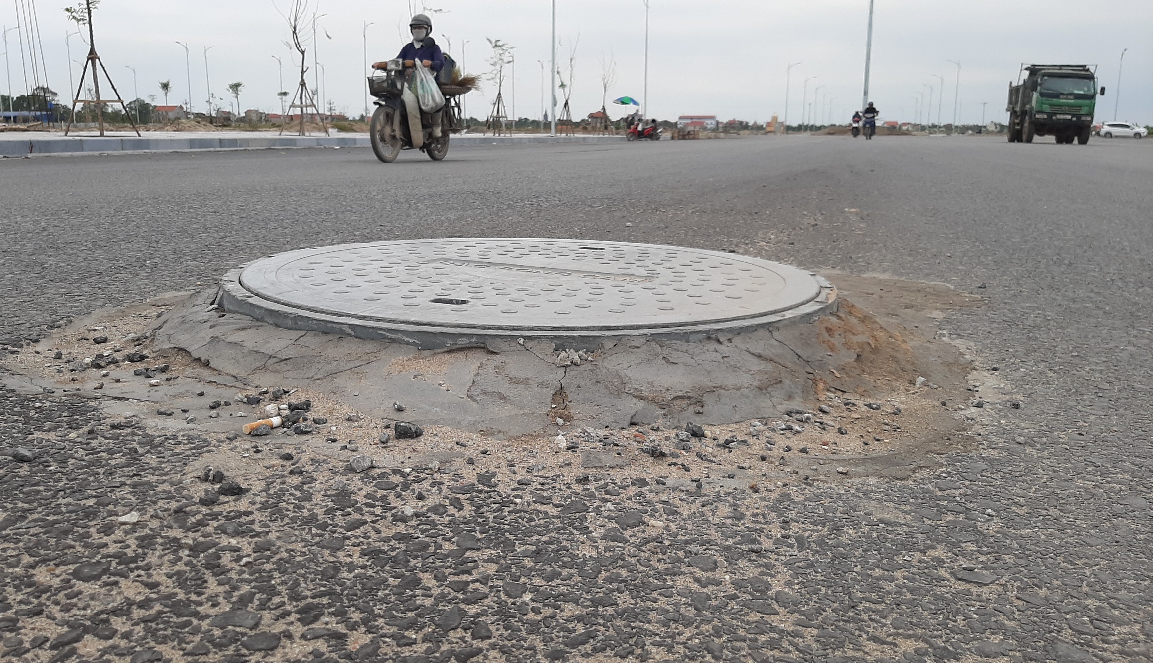 Ho ga o dat Cang 'bay' nguoi di duong hinh anh