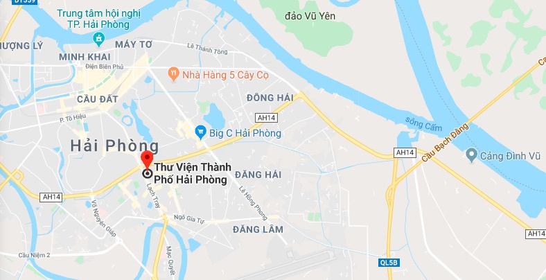 Santa Fe lao lên vỉa hè ảnh 2 Santa Fe lao len via he anh 2
