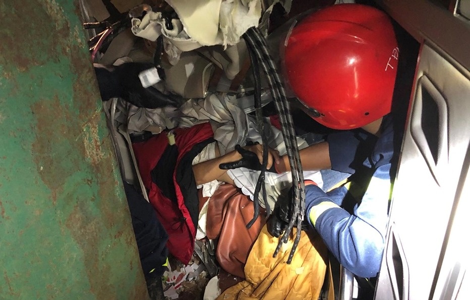 giai cuu 3 nguoi mac ket anh 2