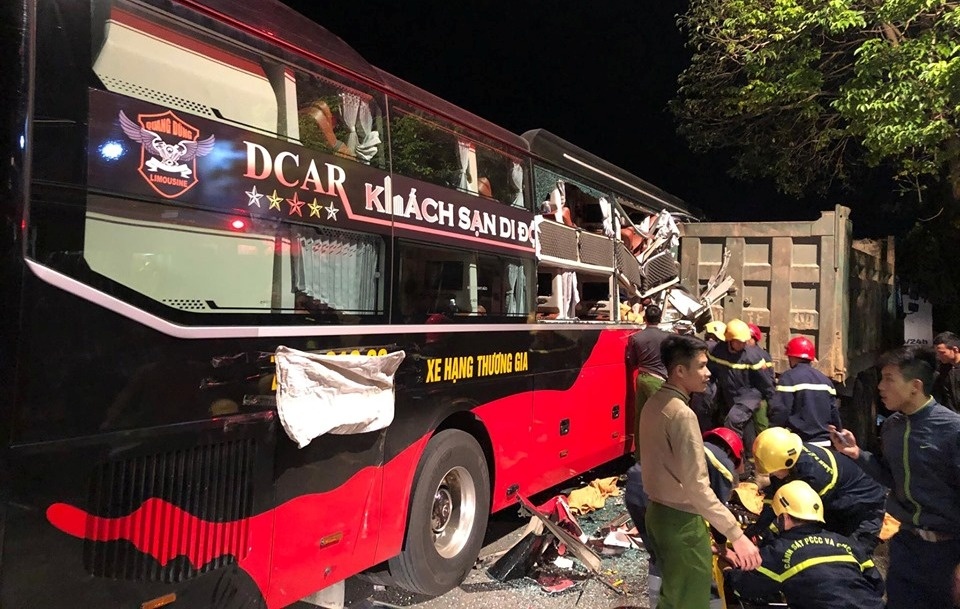 giai cuu 3 nguoi mac ket anh 1