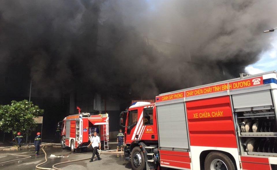 Lua bao trum xuong san xuat ghe hinh anh