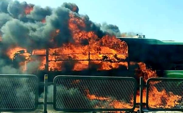 Xe giuong nam boc chay hinh anh