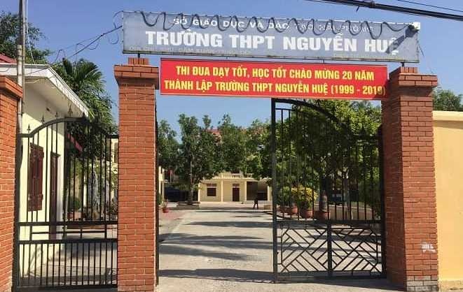 Nam sinh lo viec dung ma tuy khi hut thuoc lao o truong hinh anh