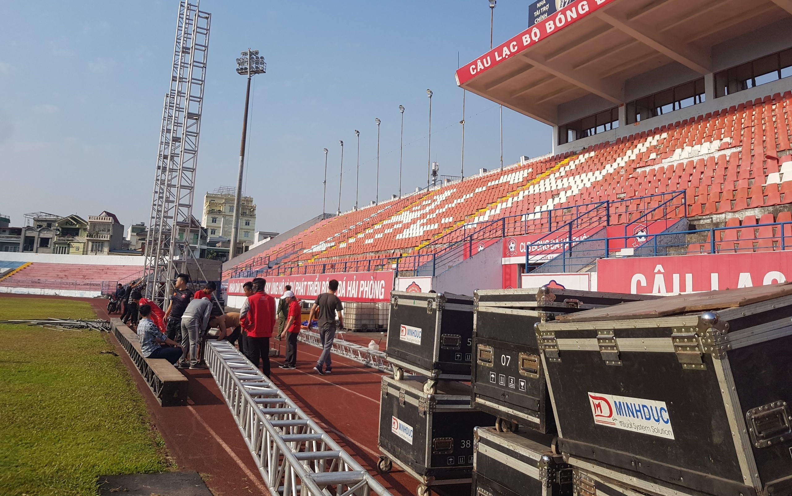 Man hinh 180 m2 co vu U22 Viet Nam o chao lua Lach Tray hinh anh