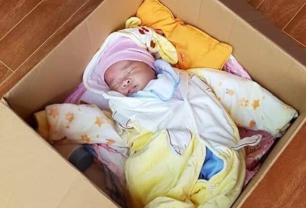 Nu sinh de lai con cung la thu nho nha chua nuoi ho hinh anh