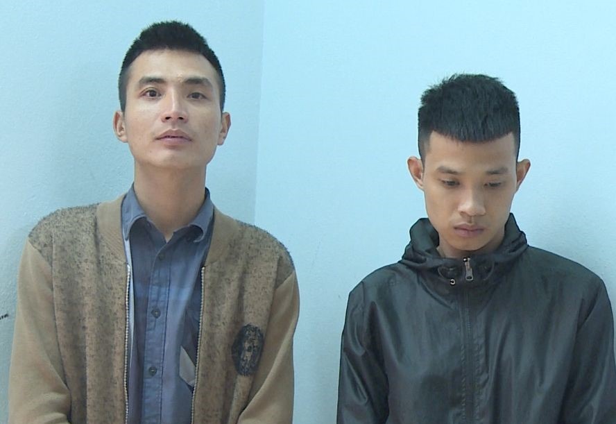 bắt 2 thanh niên đập phá xe khách ảnh 1 bat 2 thanh nien dap pha xe khach anh 1