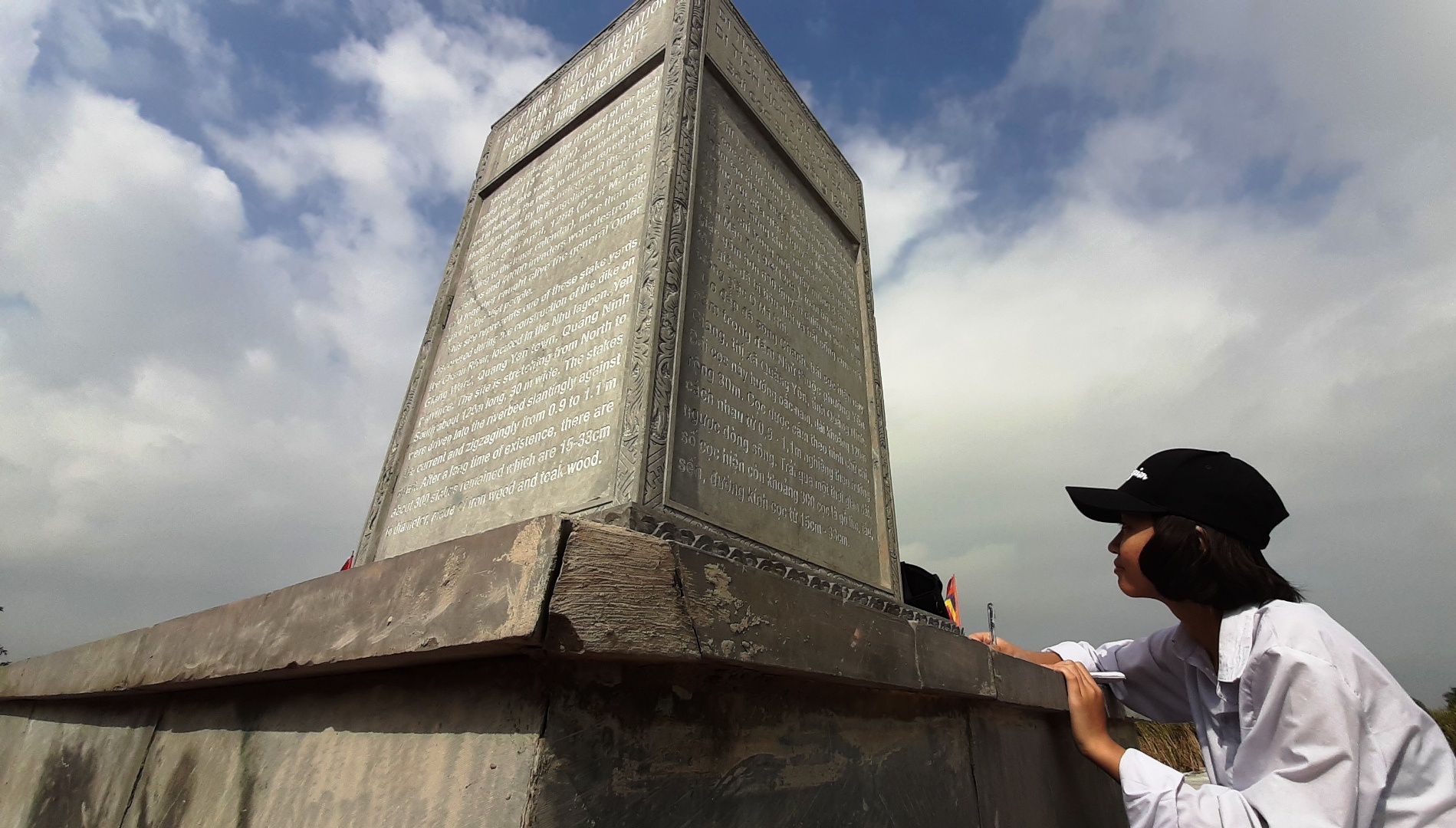 Can canh 4 bai coc lien quan den tran chien Bach Dang hinh anh