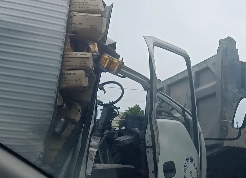 Cabin xe tai bep dum sau tai nan, mot nguoi tu vong hinh anh