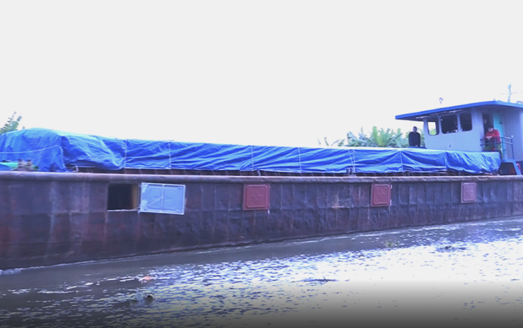 Soi bac tien ty nguy trang tren tau sat 500 tan hinh anh