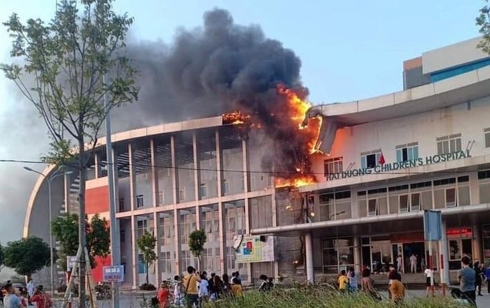 Chay Benh vien Nhi Hai Duong, nguoi than be benh nhi so tan hinh anh