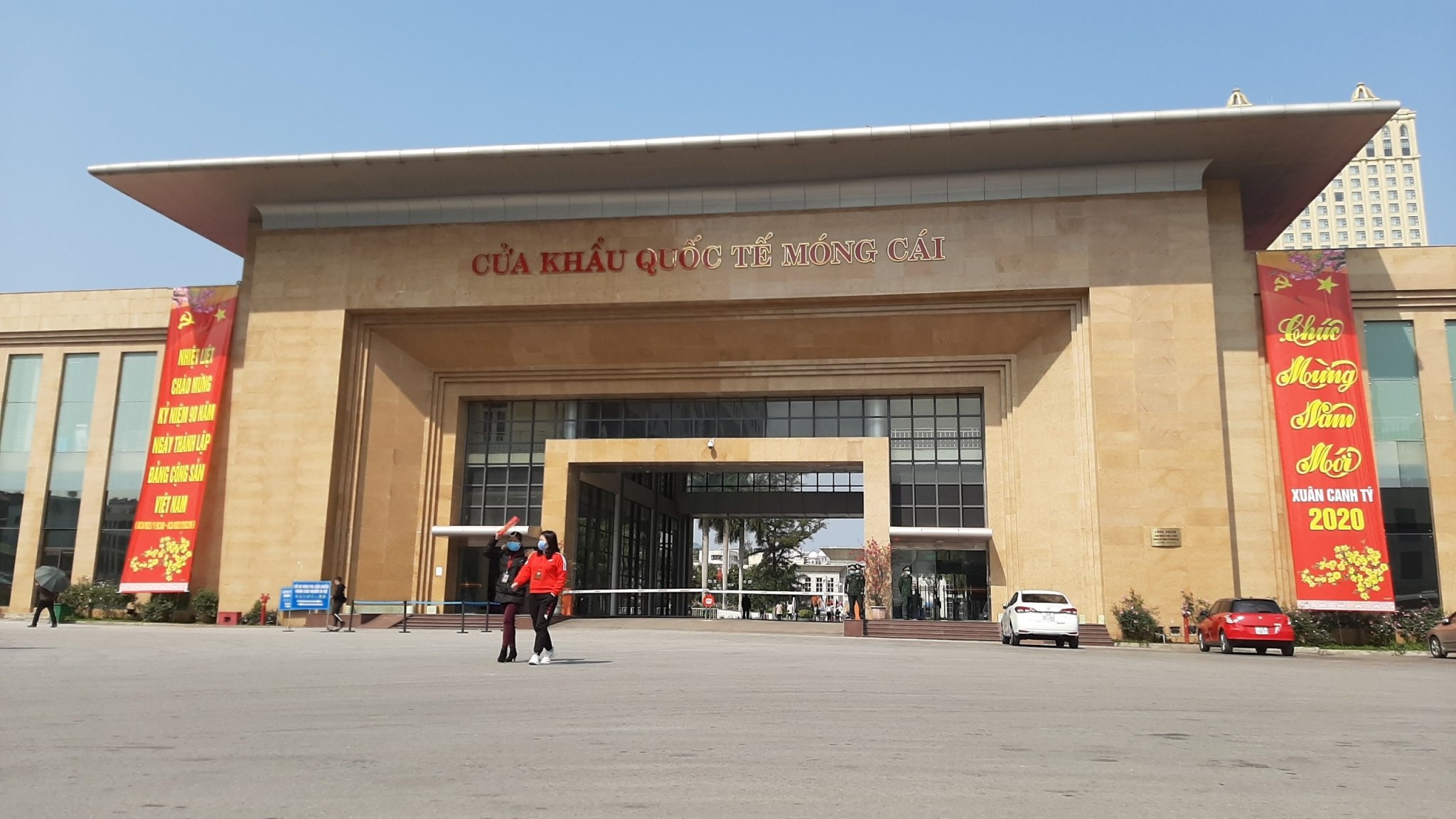 cua khau Mong Cai vang lang anh 1