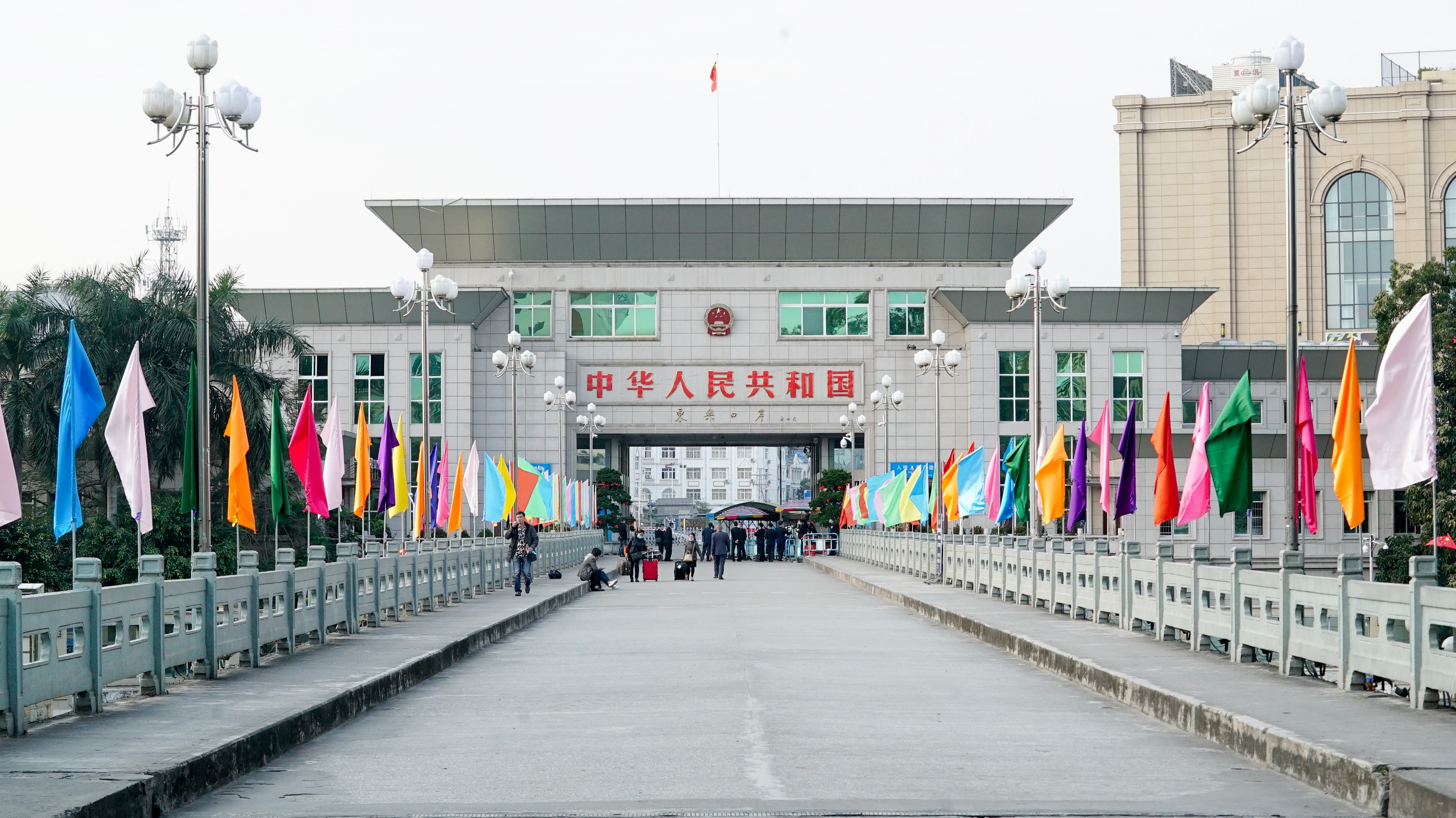 cua khau Mong Cai vang lang anh 2