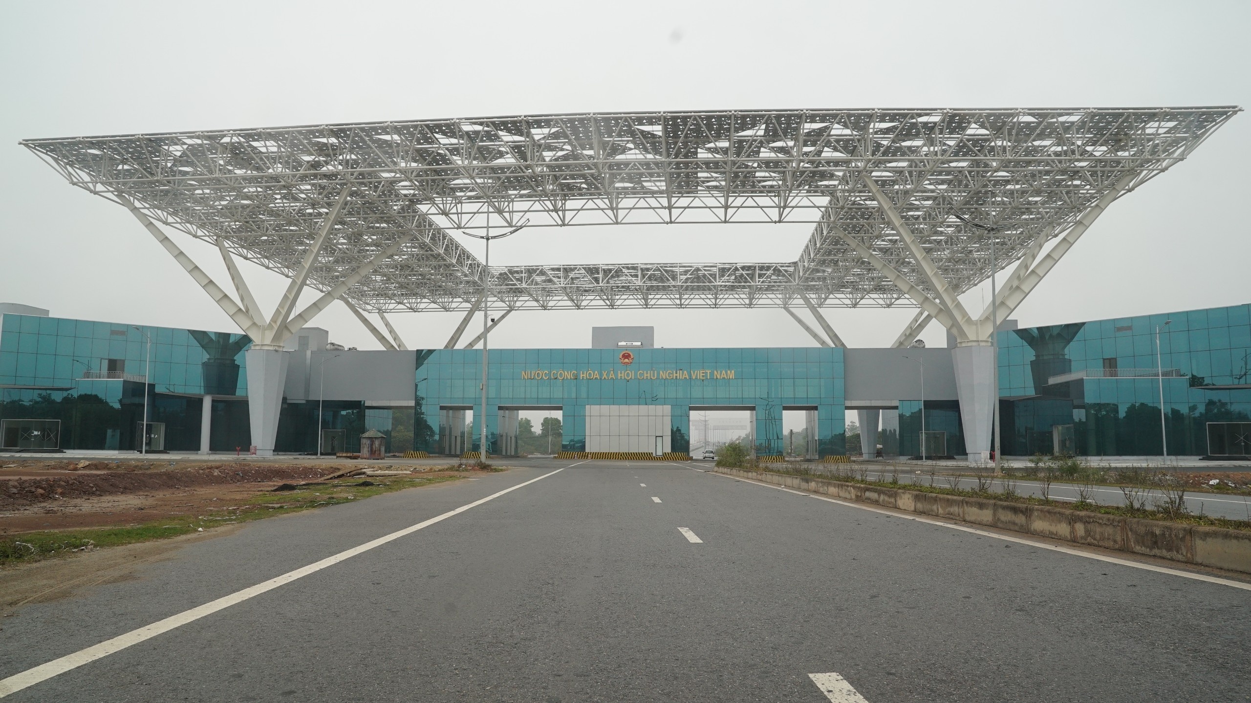 hang quan Mong Cai e am anh 12