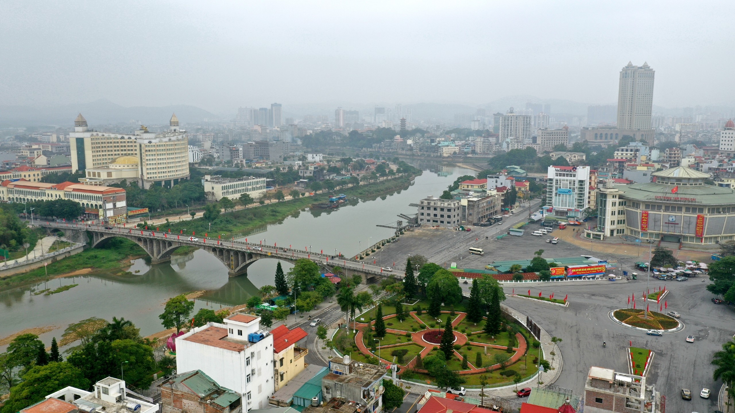 hang quan Mong Cai e am anh 1