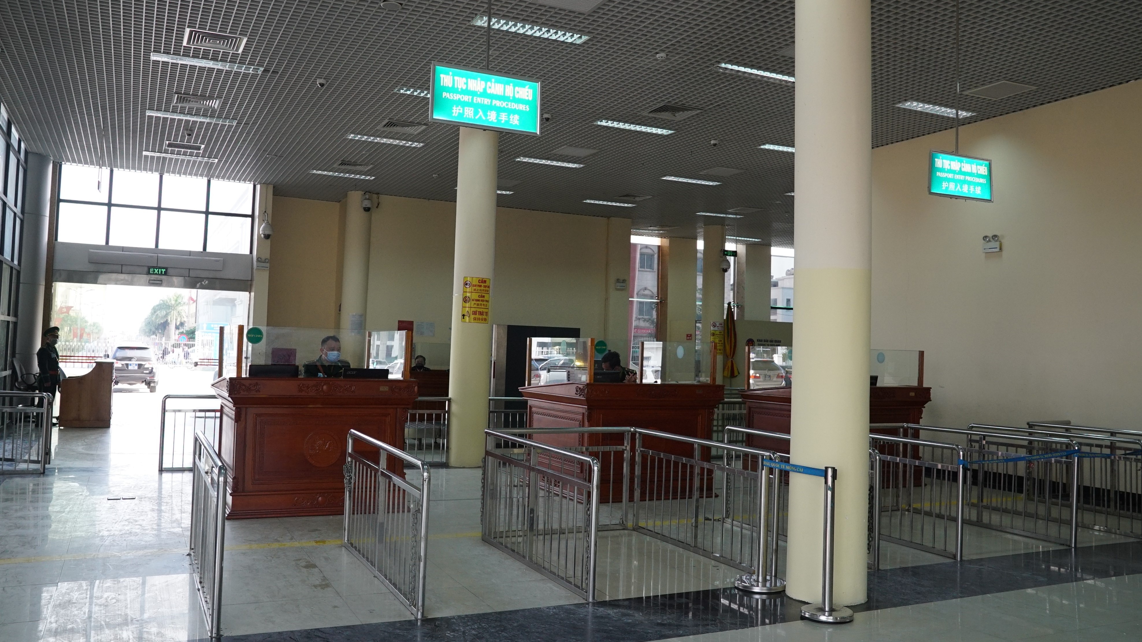 cua khau Mong Cai vang lang anh 6