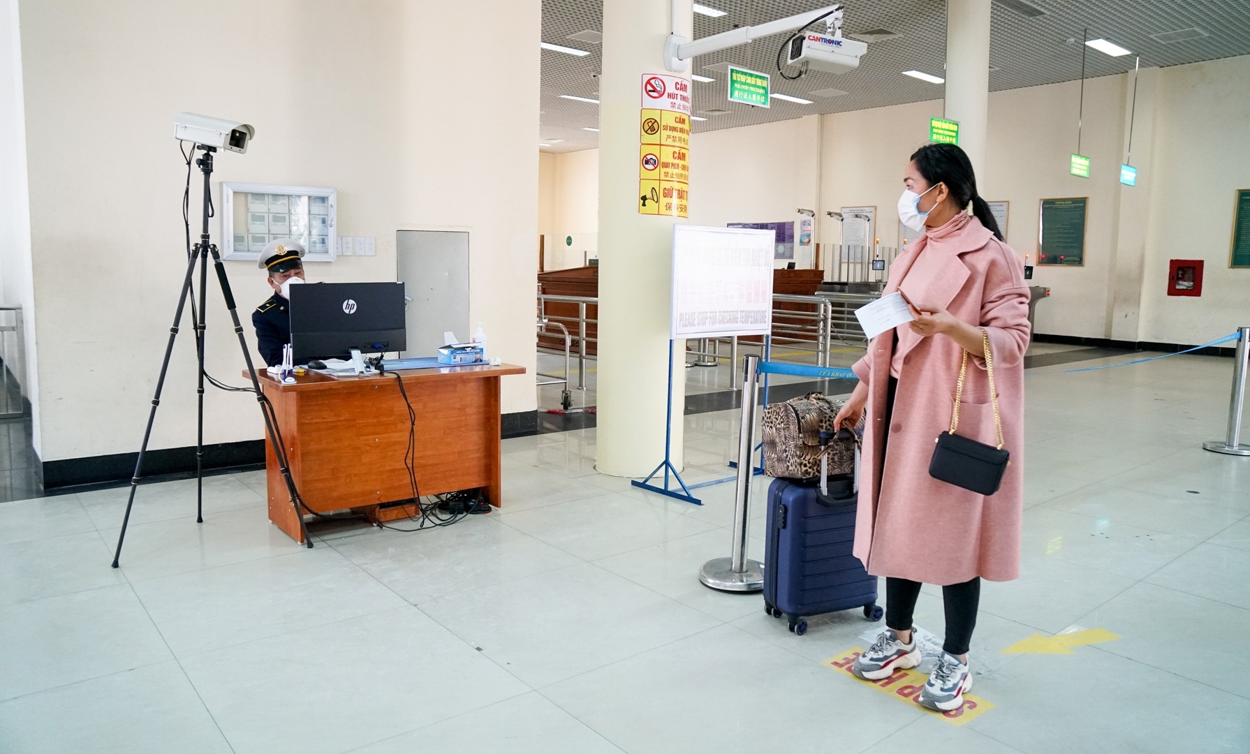 cua khau Mong Cai vang lang anh 9