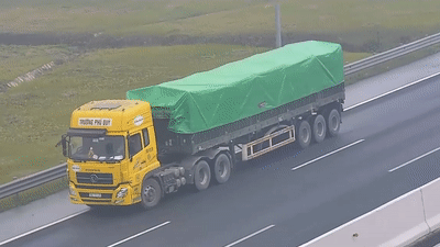 Xe tai di lui tren cao toc Ha Noi - Hai Phong hinh anh