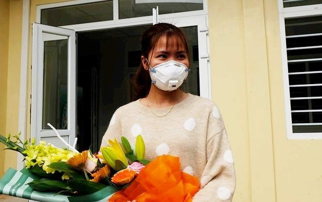 chua cho co gai virus corona anh 1