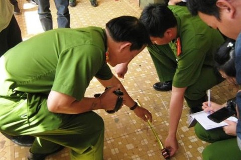 Giet vo, dam bo me vo trong thuong roi tu sat hinh anh