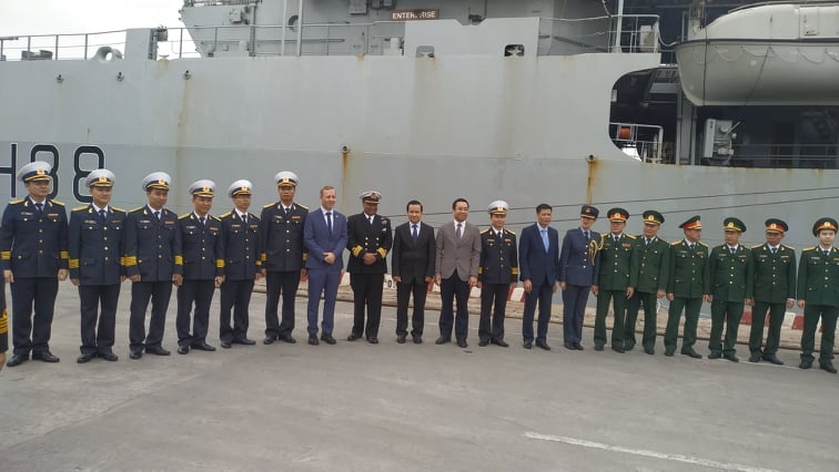 tau hai quan Anh tham Hai Phong anh 2