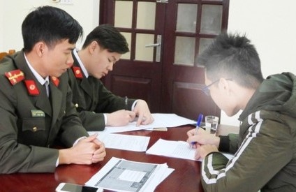 Bi phat 5 trieu vi lap nhom bao chot CSGT hinh anh