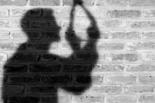 Nghi pham trom xe may tu vong trong nha tam giu hinh anh