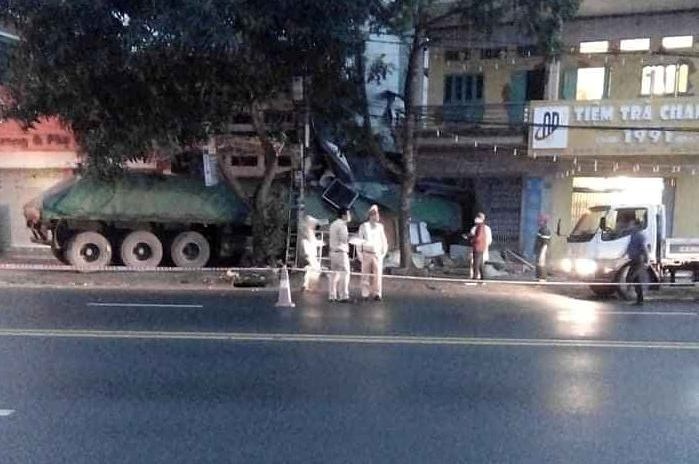 xe tai xuyen thung nha anh 1