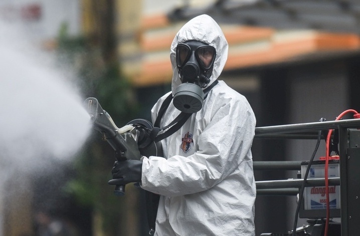 Hai Phong phun hoa chat khu trung toan thanh pho hinh anh