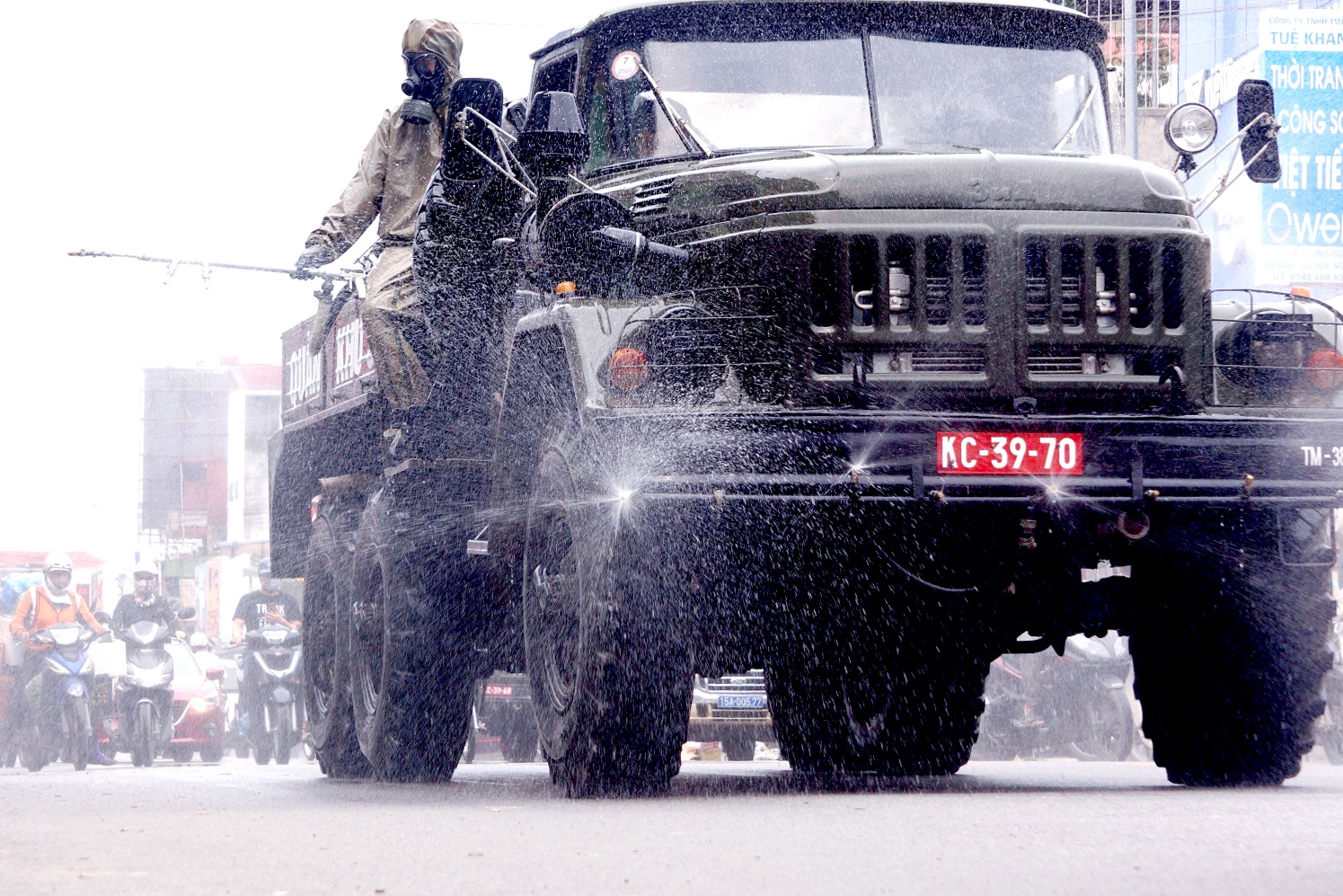 Hai Phong phun hoa chat khu trung tat ca tuyen pho chinh hinh anh