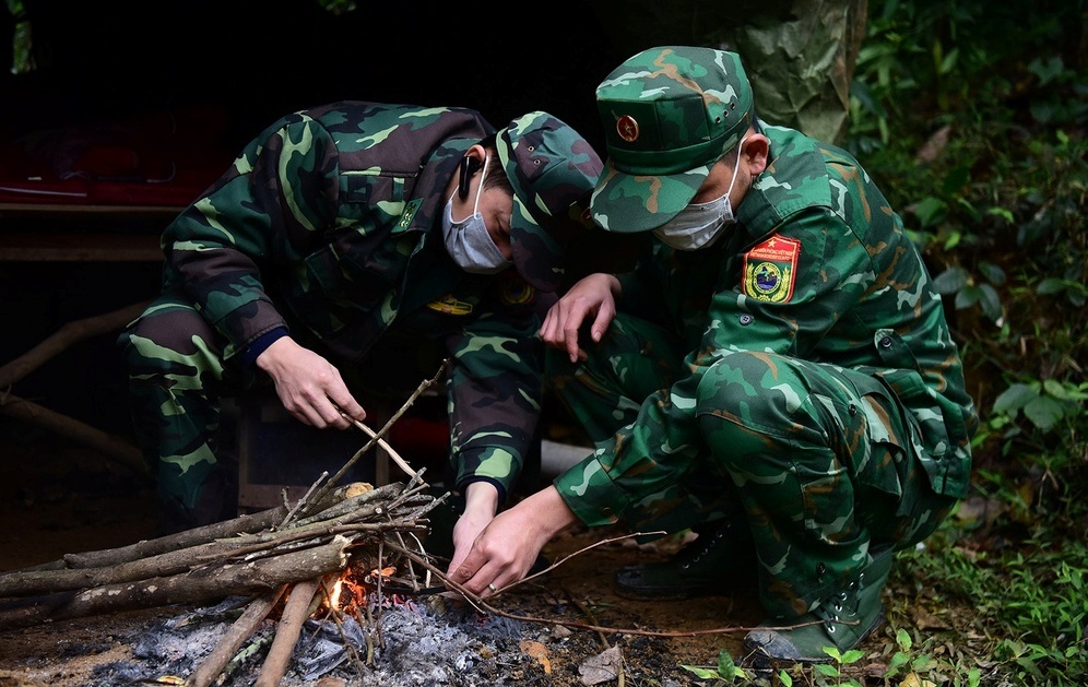 Thu tuong khen ngoi quan doi, cong an trong phong chong dich Covid-19 hinh anh