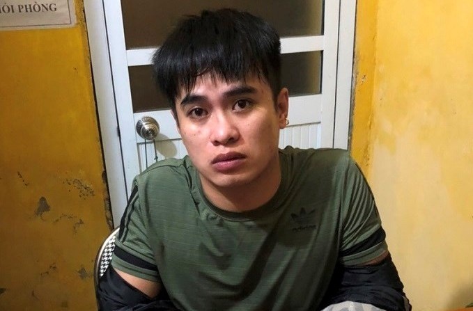 Thanh nien co 2 tien an bi bat khi mang theo sung hinh anh