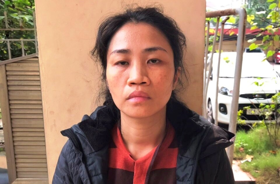 Nguoi phu nu khong chiu do than nhiet, tat cong an hinh anh