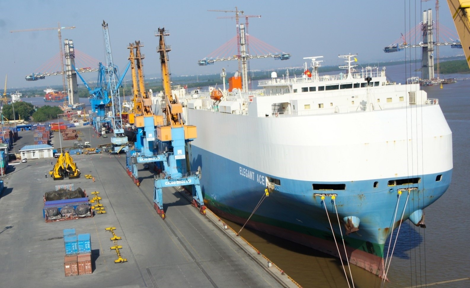 Hai Phong phun khu khuan tau vi thuyen truong tu vong hinh anh