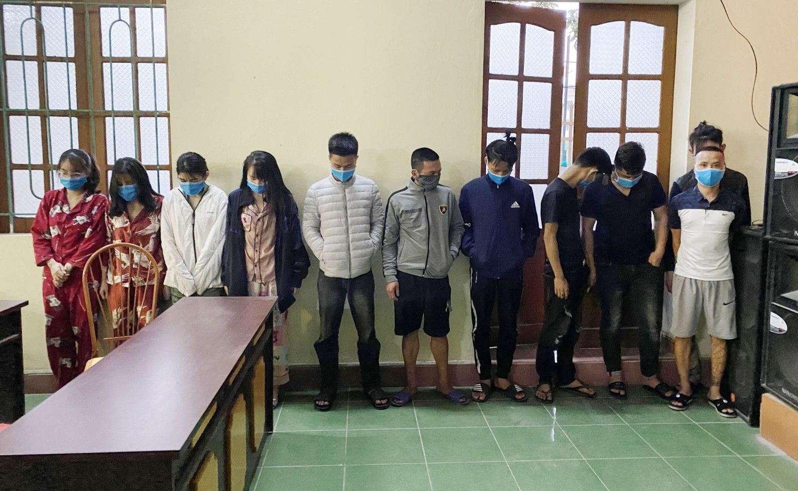 len lut cho khach hat anh 1