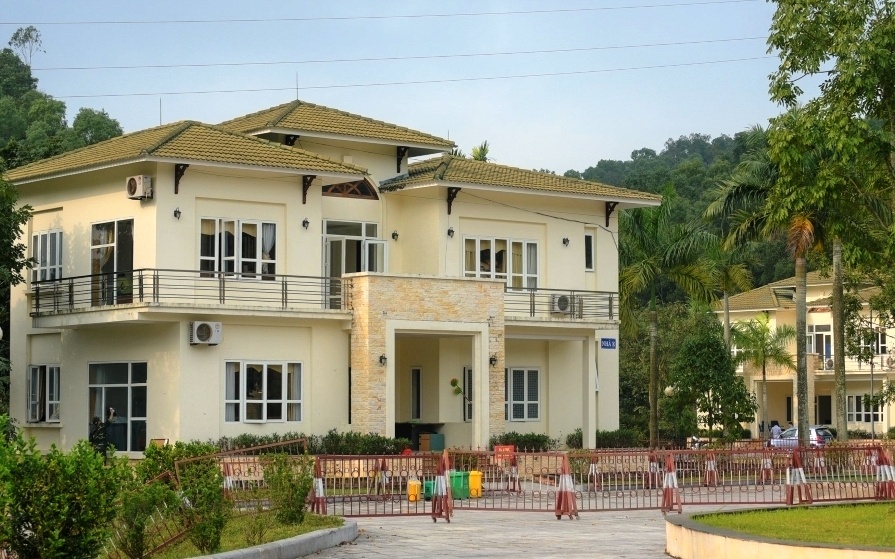 Nam thanh nien nguoi Duc tron khoi khu cach ly Covid-19 hinh anh