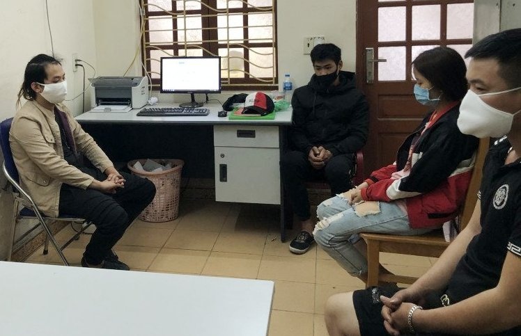 Gan chuc thanh nien dat Cang hon chien trong dem hinh anh