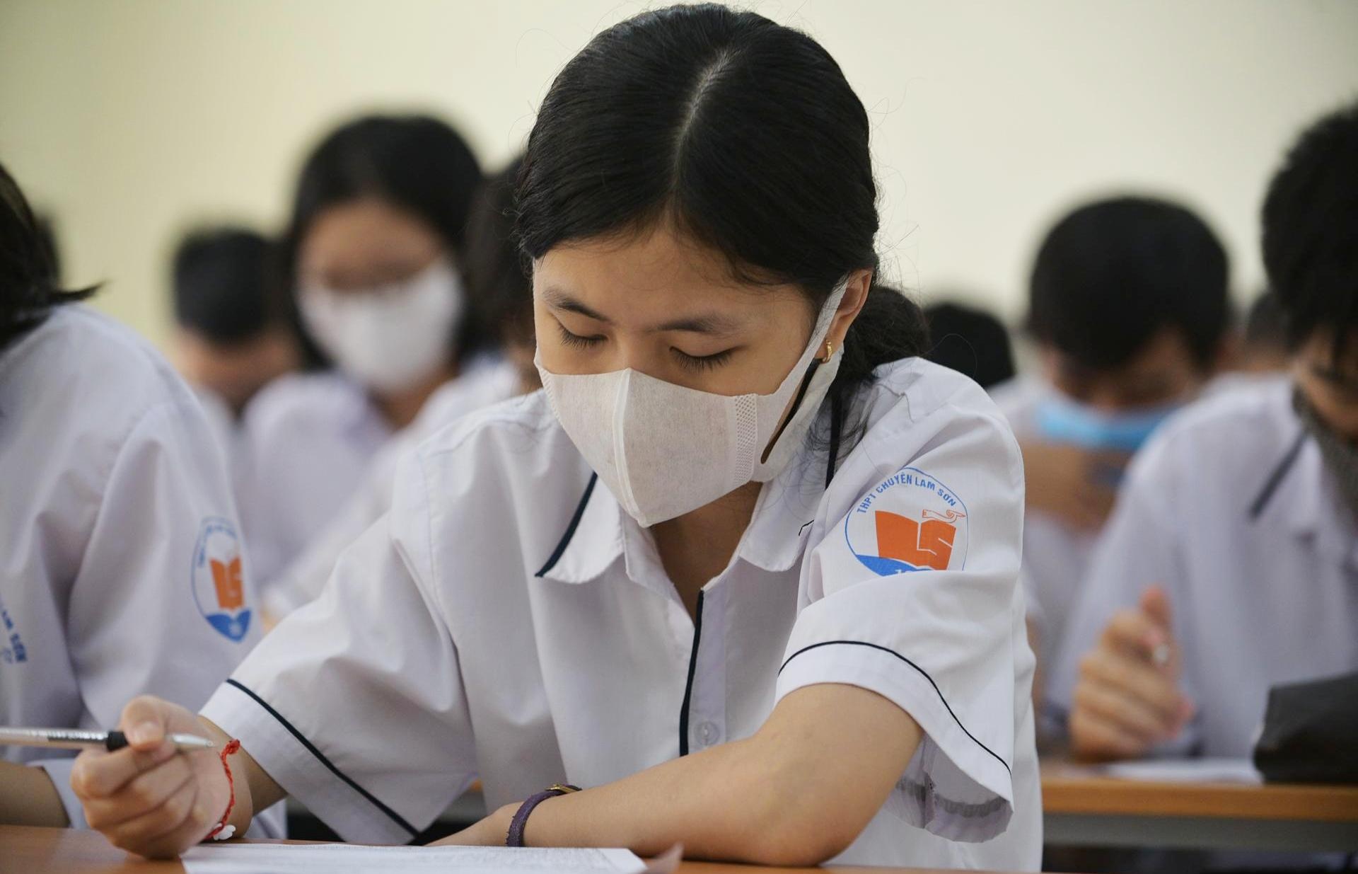 hoc sinh tro lai truong anh 8