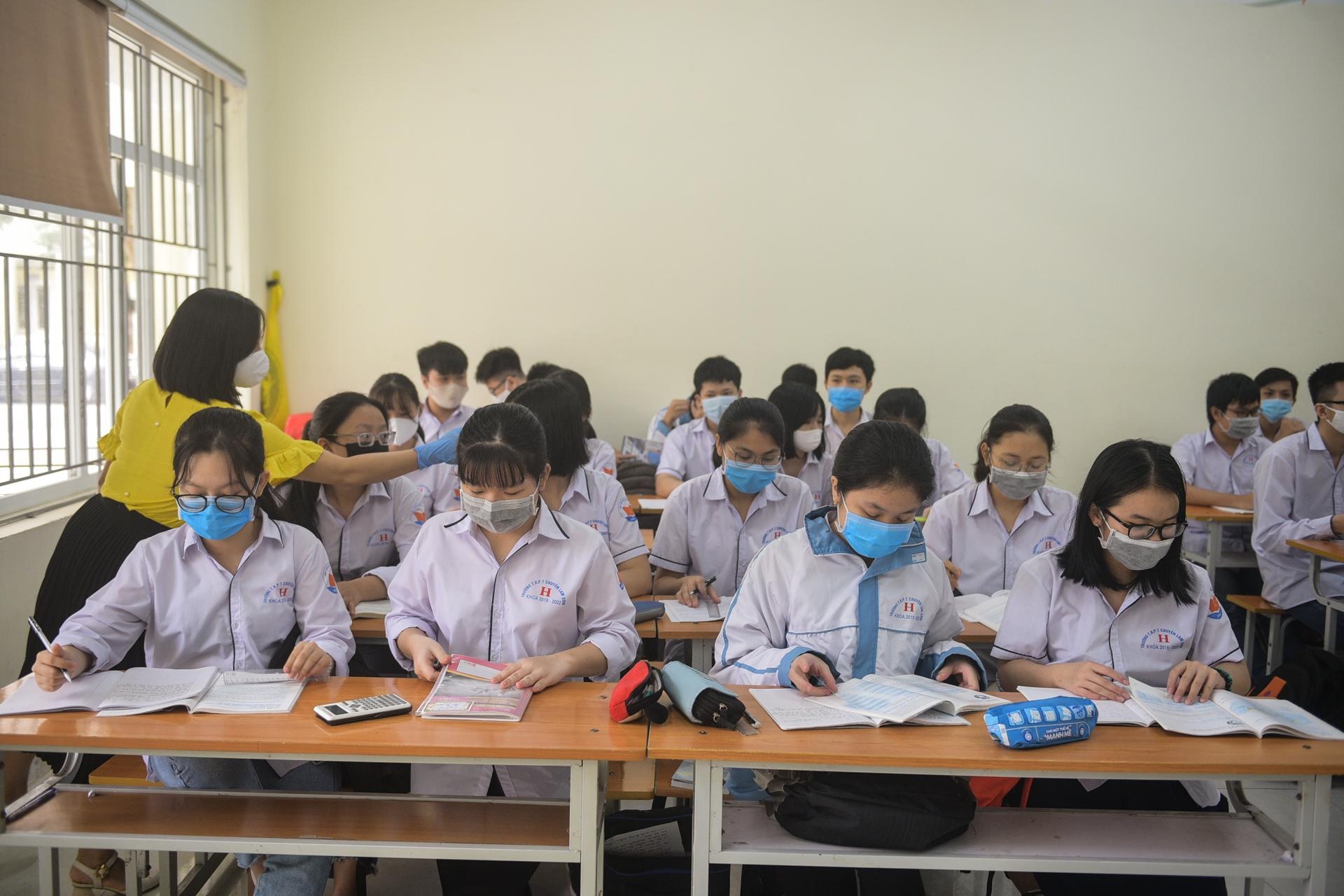 hoc sinh tro lai truong anh 6