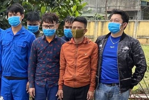 Bat qua tang 27 nguoi danh bac trong quan bida hinh anh