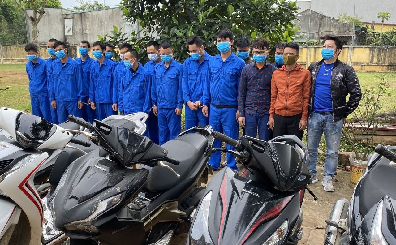 đánh bạc trong quán bida ảnh 1 danh bac trong quan bida anh 1