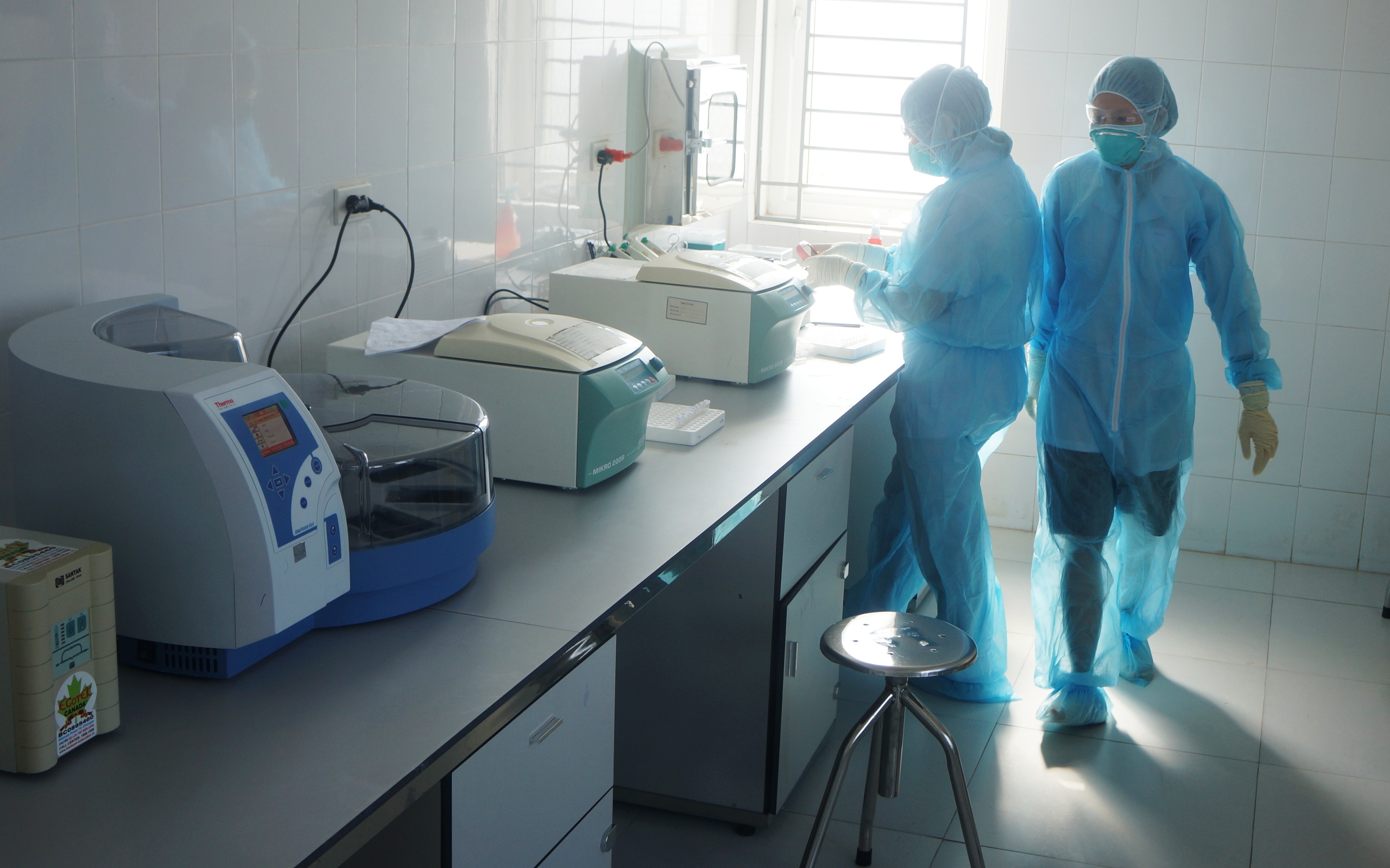 Thanh Hoa mua may xet nghiem Covid-19 gia hon 3,7 ty hinh anh