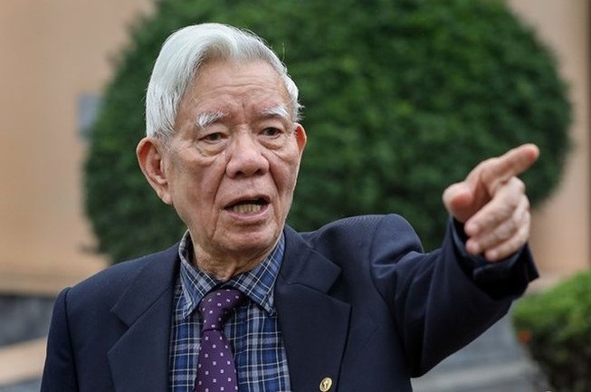 Nguyen Pho ban To chuc Trung uong Nguyen Dinh Huong qua doi hinh anh