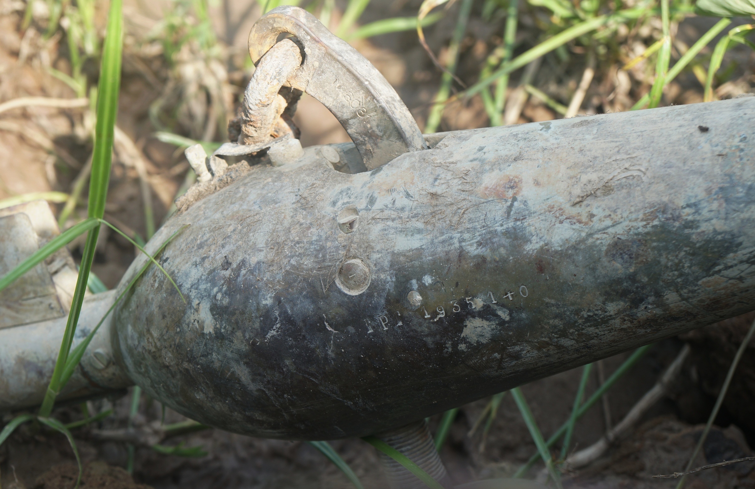 Phat hien qua bom dai 1,2 m hinh anh