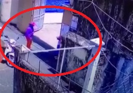 Xac minh clip nguoi me dan canh con bi bat dung o cong truong hinh anh