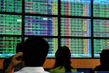 Nu dai gia Ha Noi thao tung thi truong chung khoan nhan ket dang hinh anh