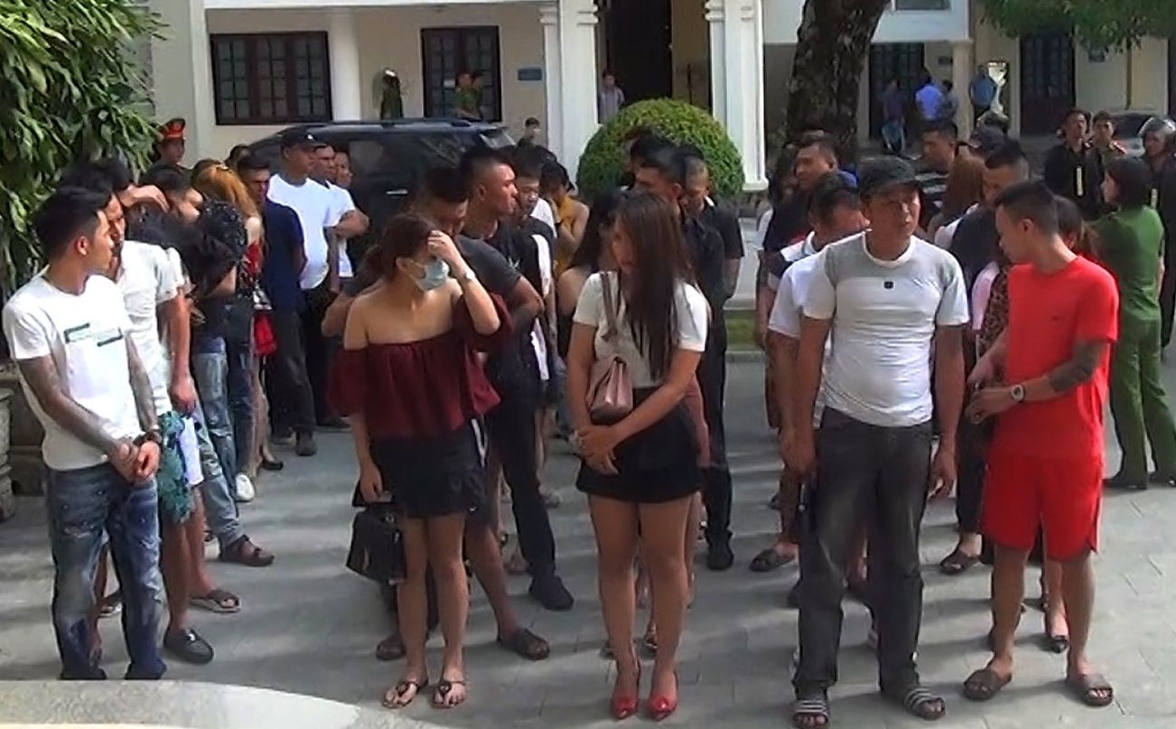 54 nguoi su dung ma tuy mung sinh nhat hinh anh