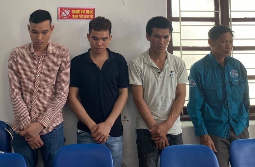 nhan vien trom cua cong ty anh 1